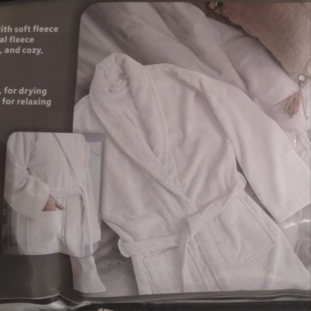 Fleece Robe (Unisex) New and sealed! NWT
